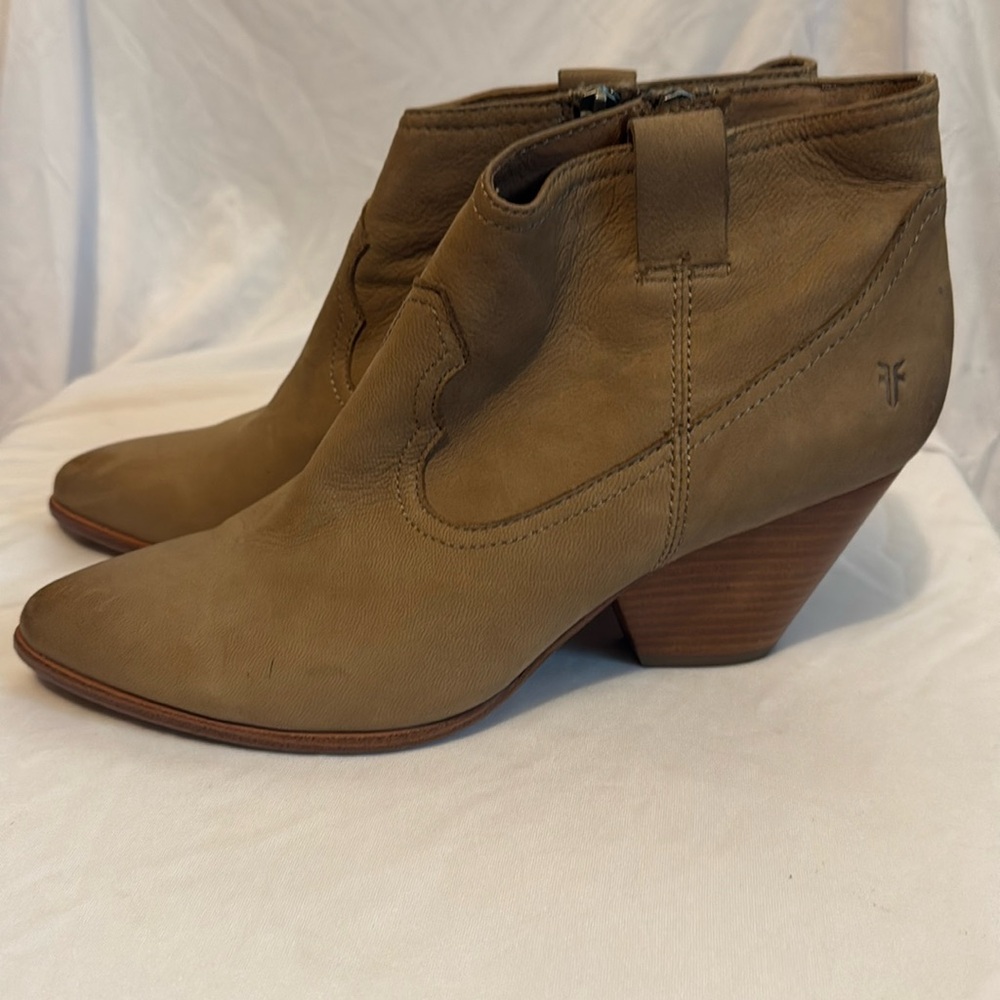 Frye Reina Leather Short Ankle Heeled Tan Boot Women's Size 9M 3479258-Ash